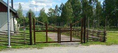 En lång tradition ligger bakom vårt hantverk - Gärdesgård och grind